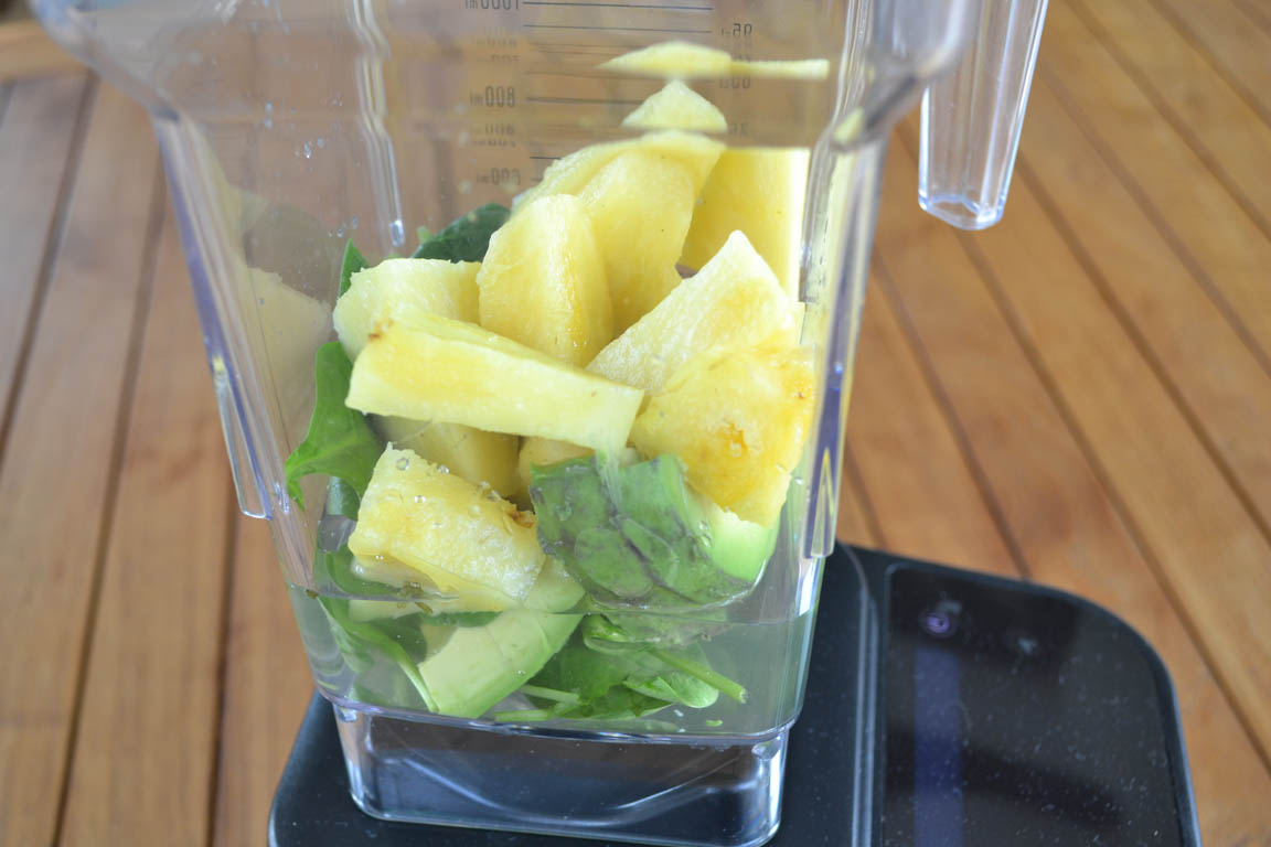 002B-Smoothie-verde-con-piña-y-aguacate_Simple-Blending
