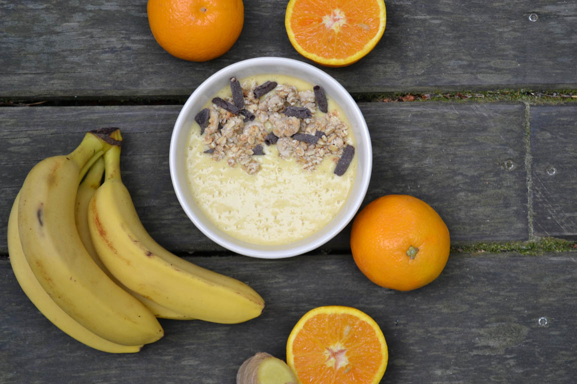 089A-Smoothie-bowl-vegano-de-platano-y-naranja_Simple-Blending