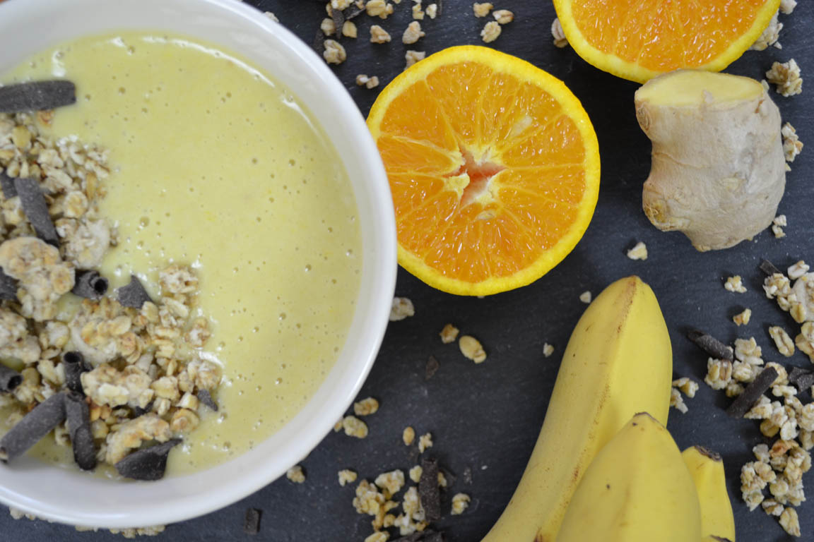 089B-Smoothie-bowl-vegano-de-platano-y-naranja_Simple-Blending