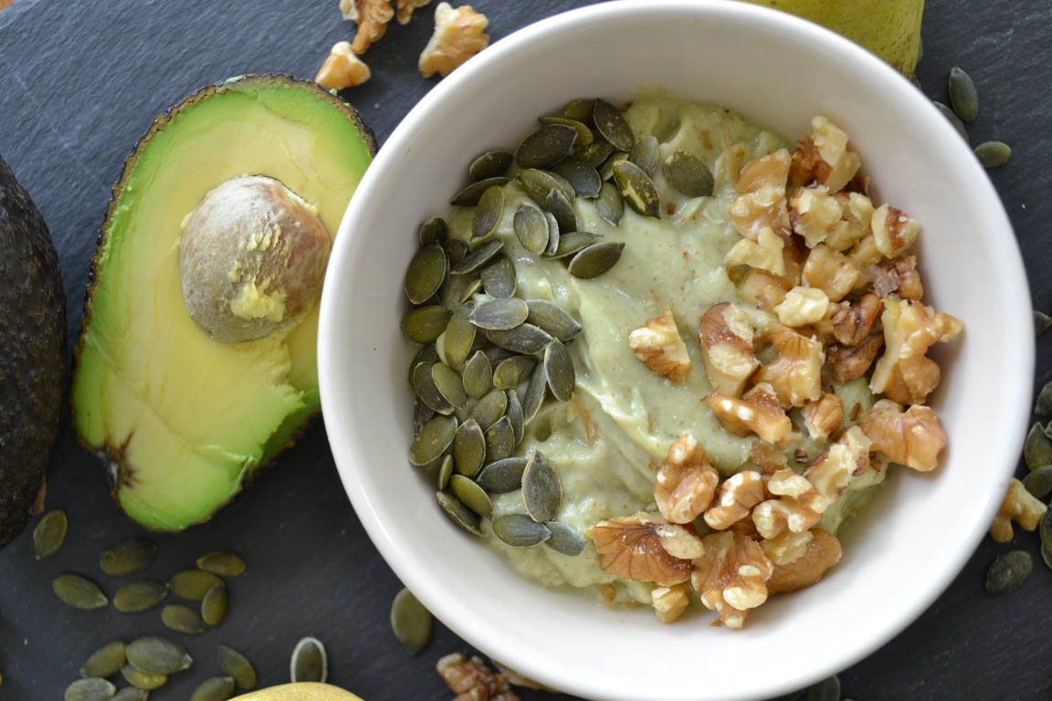094B-Smoothie-bowl-vegano-de-pera-y-aguacate_Simple-Blending