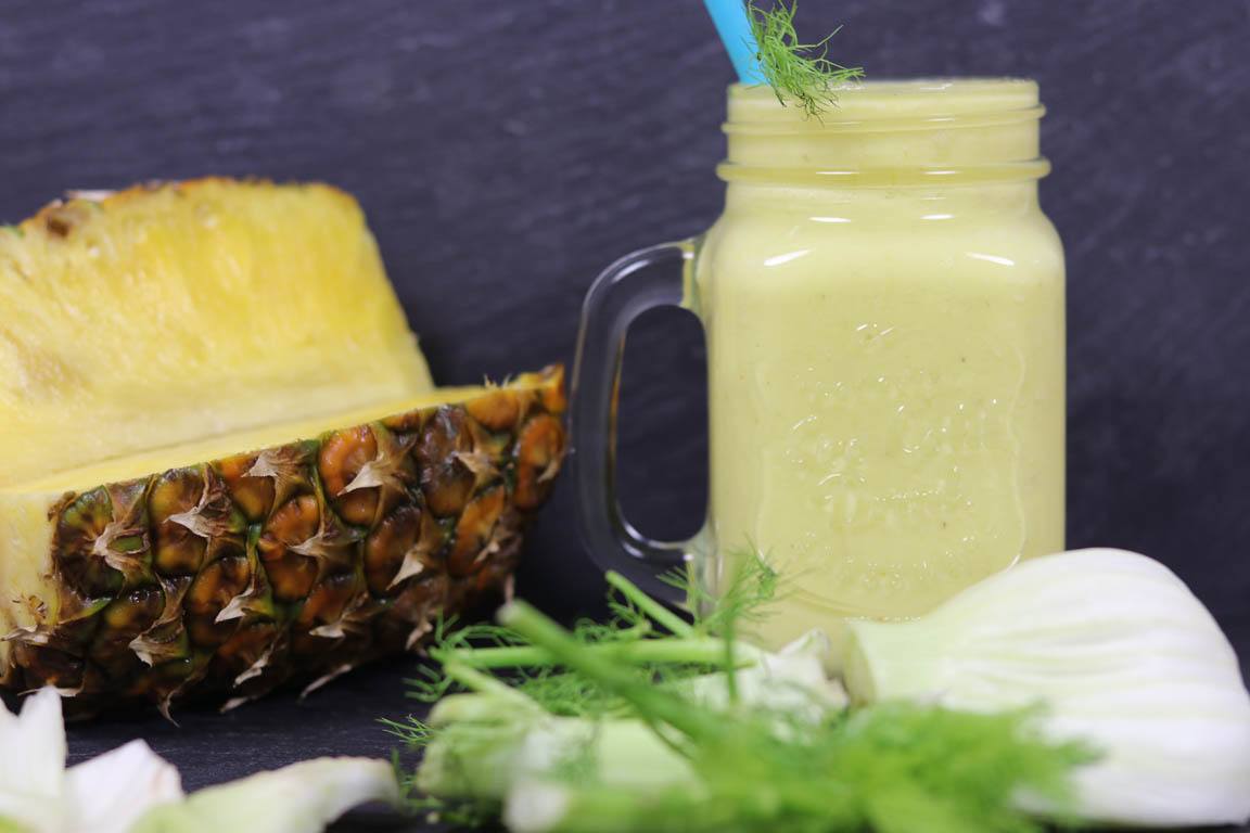 121A-Smoothie-diuretico-de-hinojo-y-piña_Simple-Blending