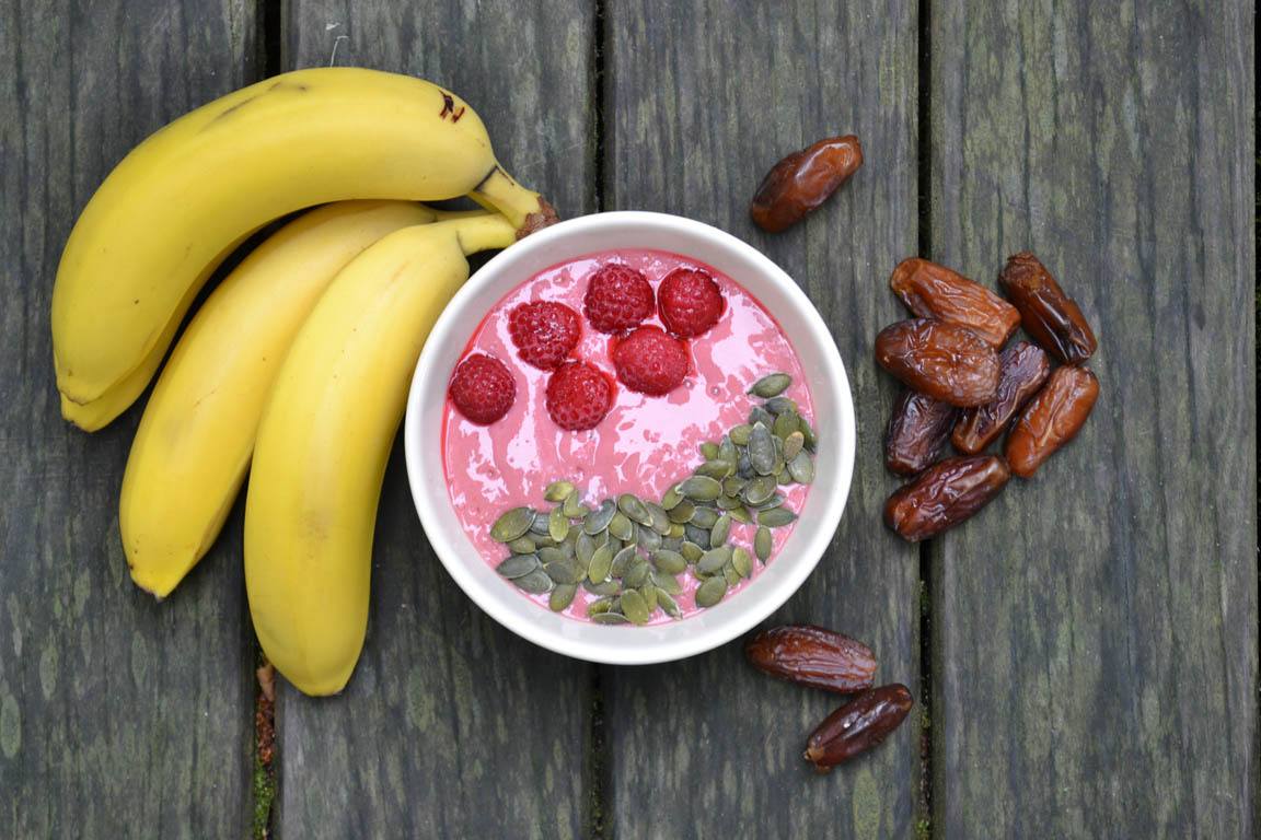 124A-Smoothie-bowl-vegano-antioxidante-de-frambuesa-y-avena_Simple-Blending