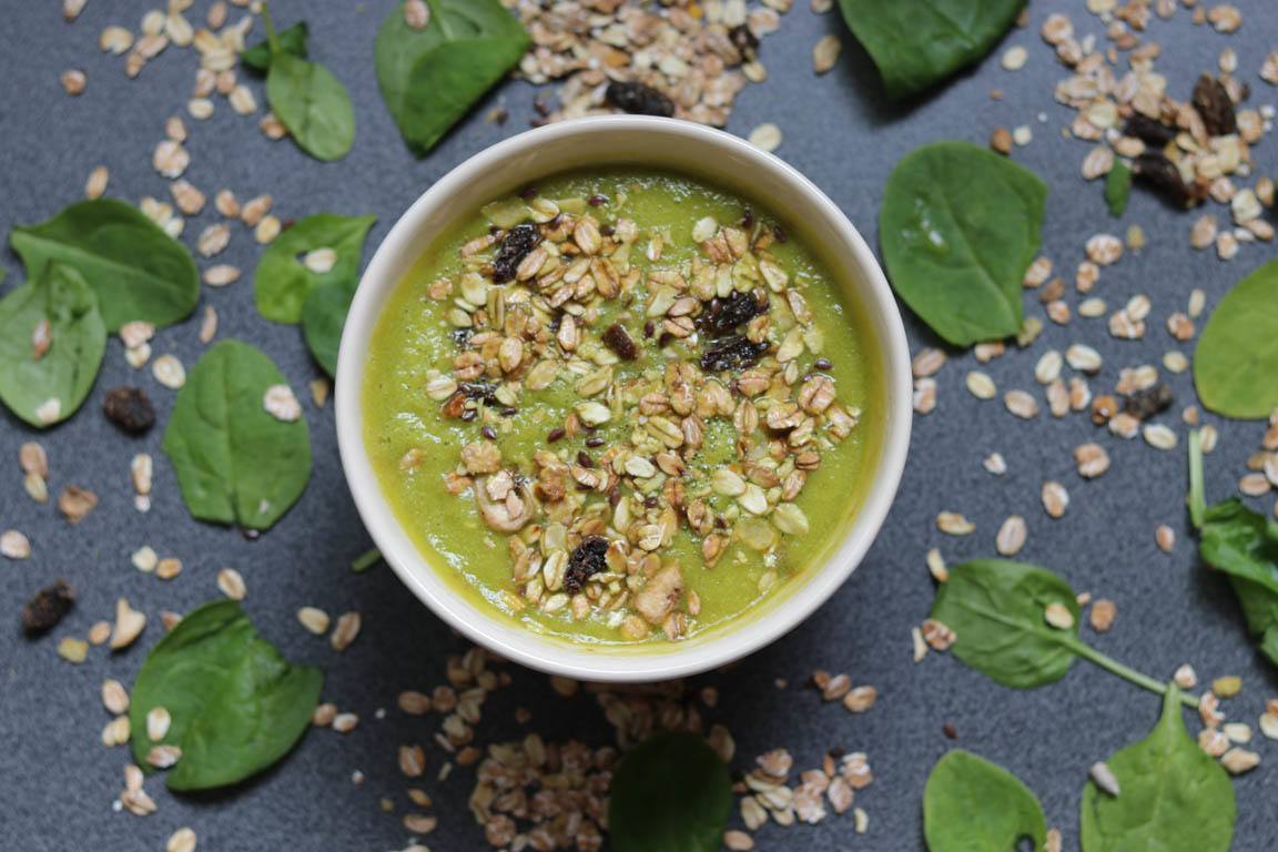 134B-Smoothie-bowl-verde-de-melocoton-y-naranja_Simple-Blending
