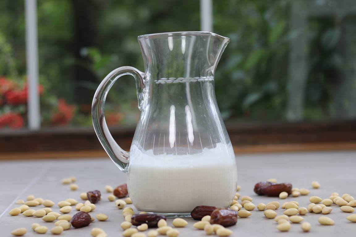148B-Bebida-vegetal-de-almendras-casera_Simple-Blending