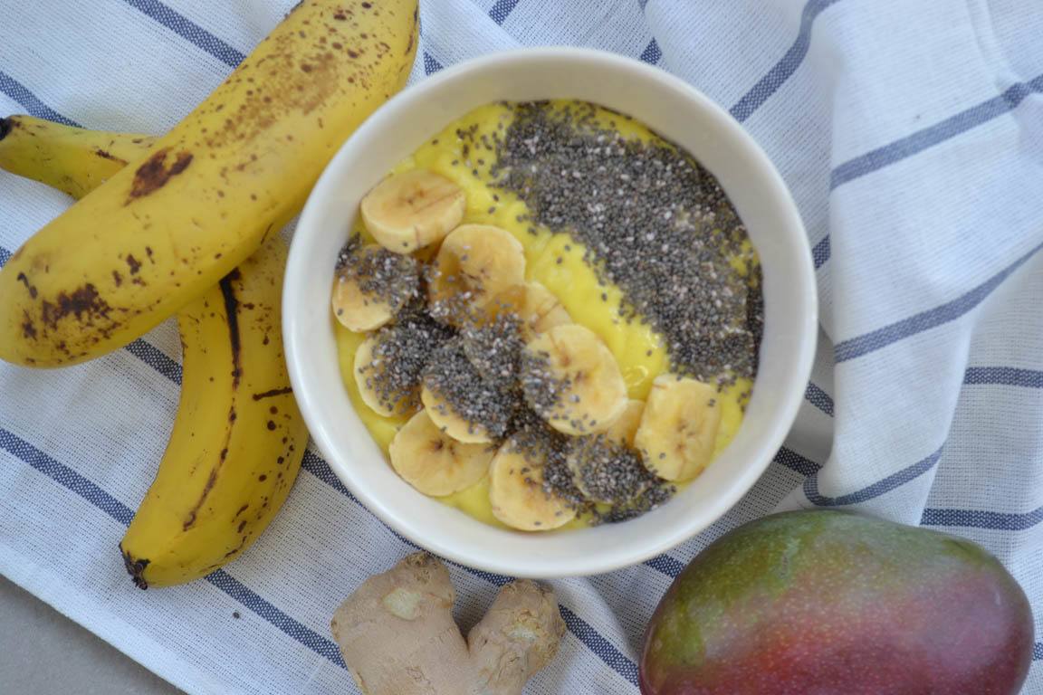 151B-Smoothie-bowl-de-mango-y-platano_Simple-Blending
