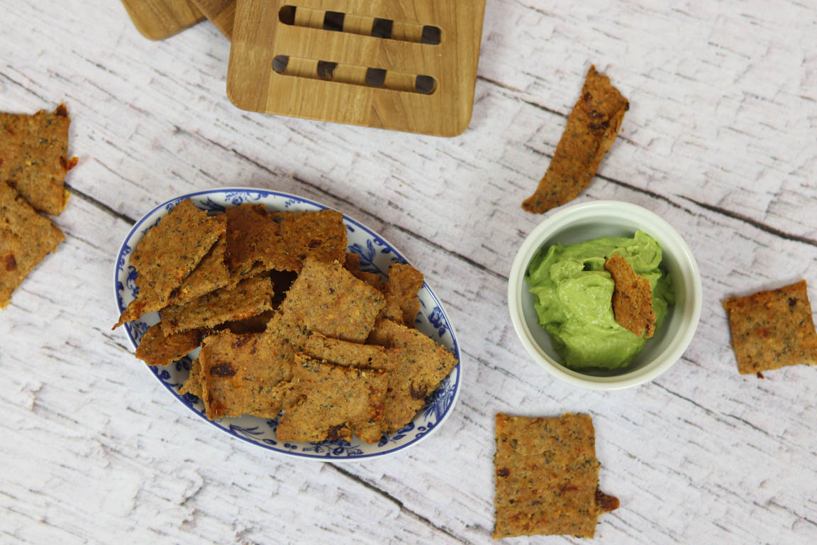487A-Crackers-de-albahaca-y-tomate-seco_Simple-Blending