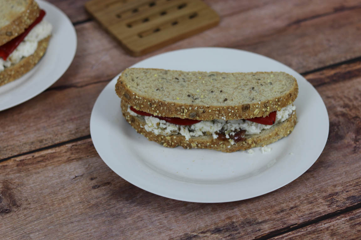 504A-Sandwich-de-piquillo-y-queso-fresco_Simple-Blending