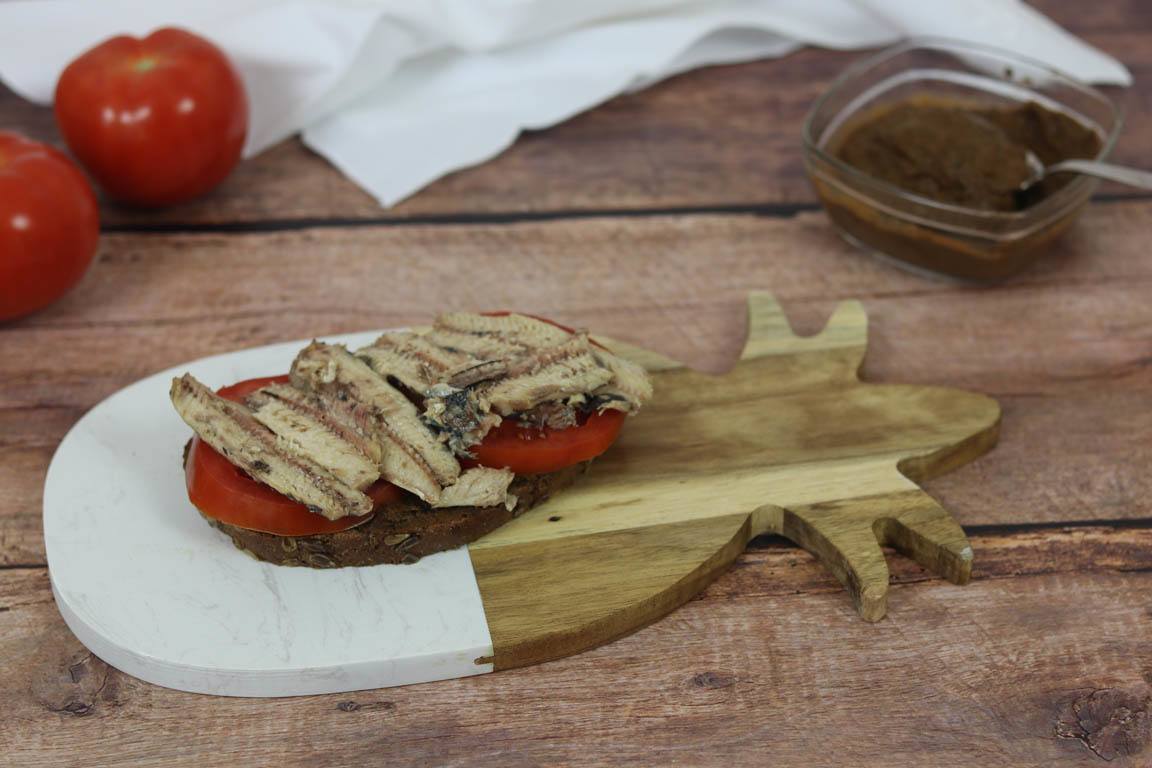 539B-Tosta-de-sardinas-y-tapenade_Simple-Blending
