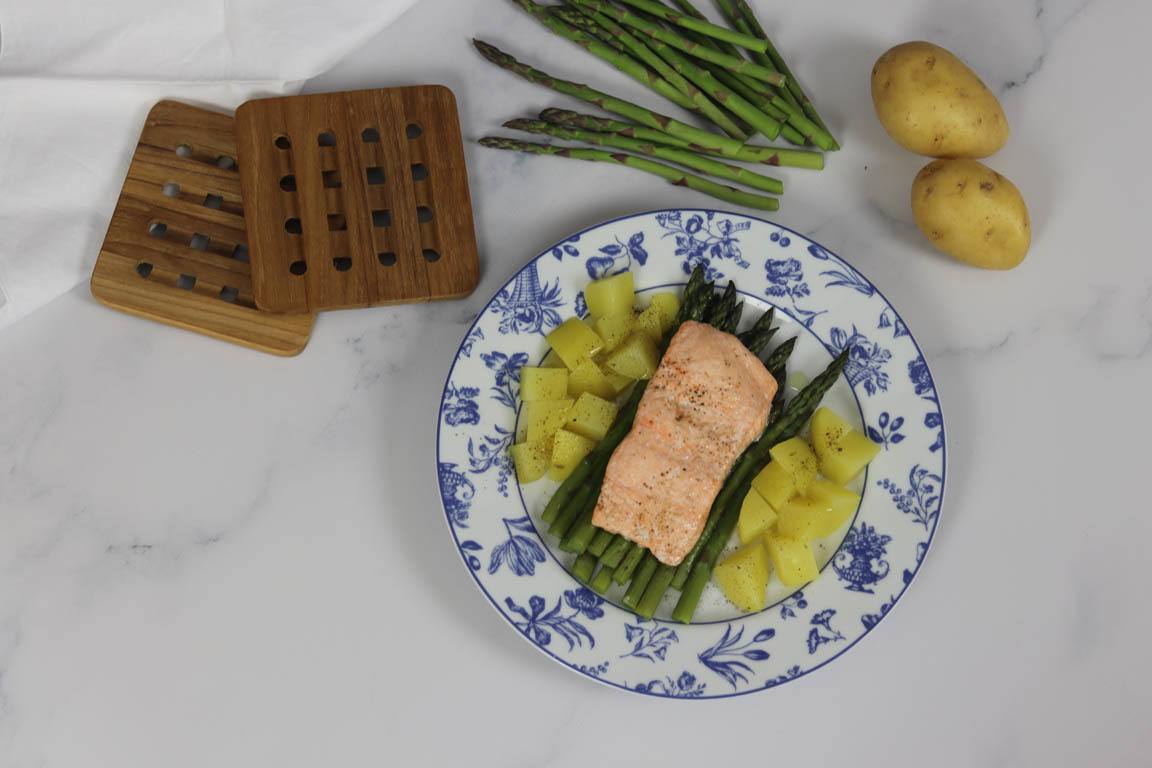 0581A-Salmon-al-vapor-con-patatas-y-esparragos-verdes_Simple-Blending