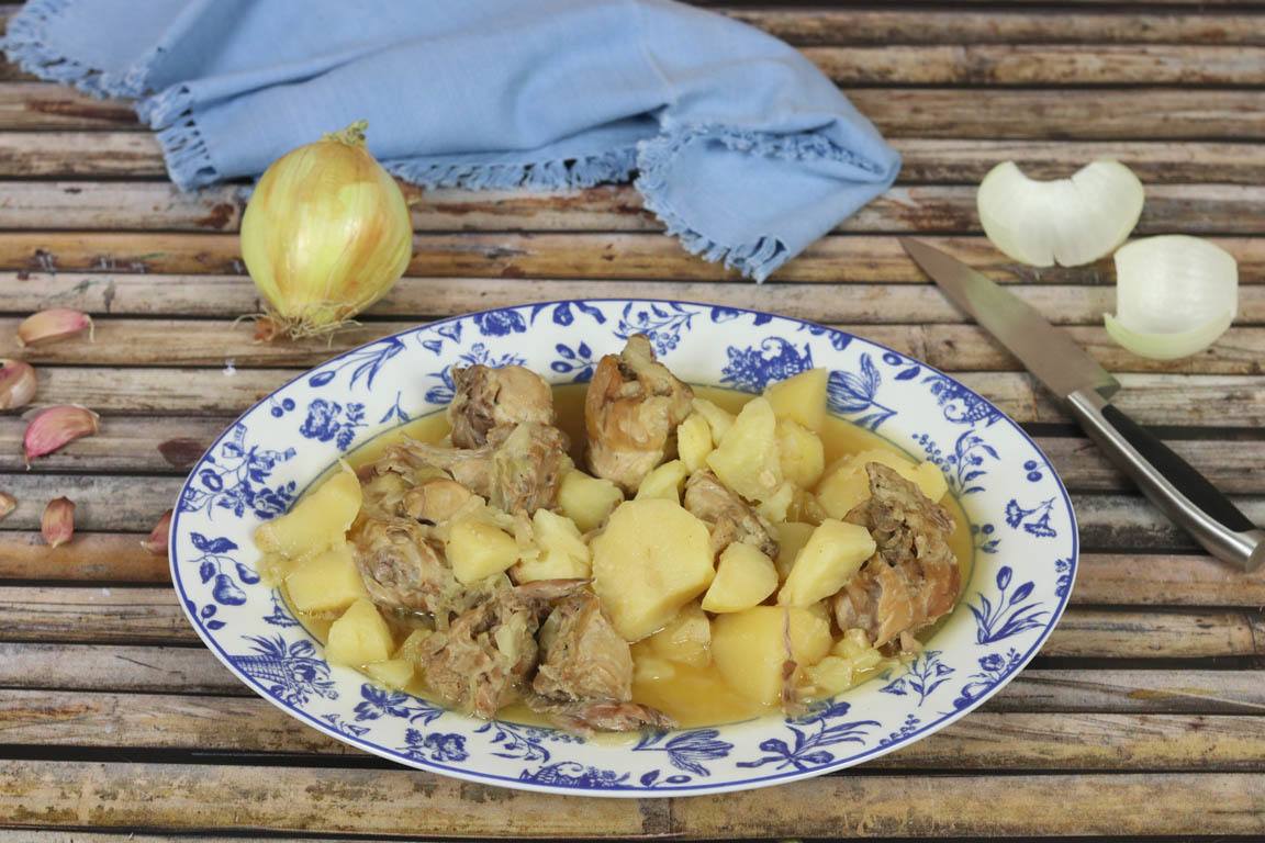0633B-Conejo-guisado-con-patatas-en-olla-rapida_Simple-Blending