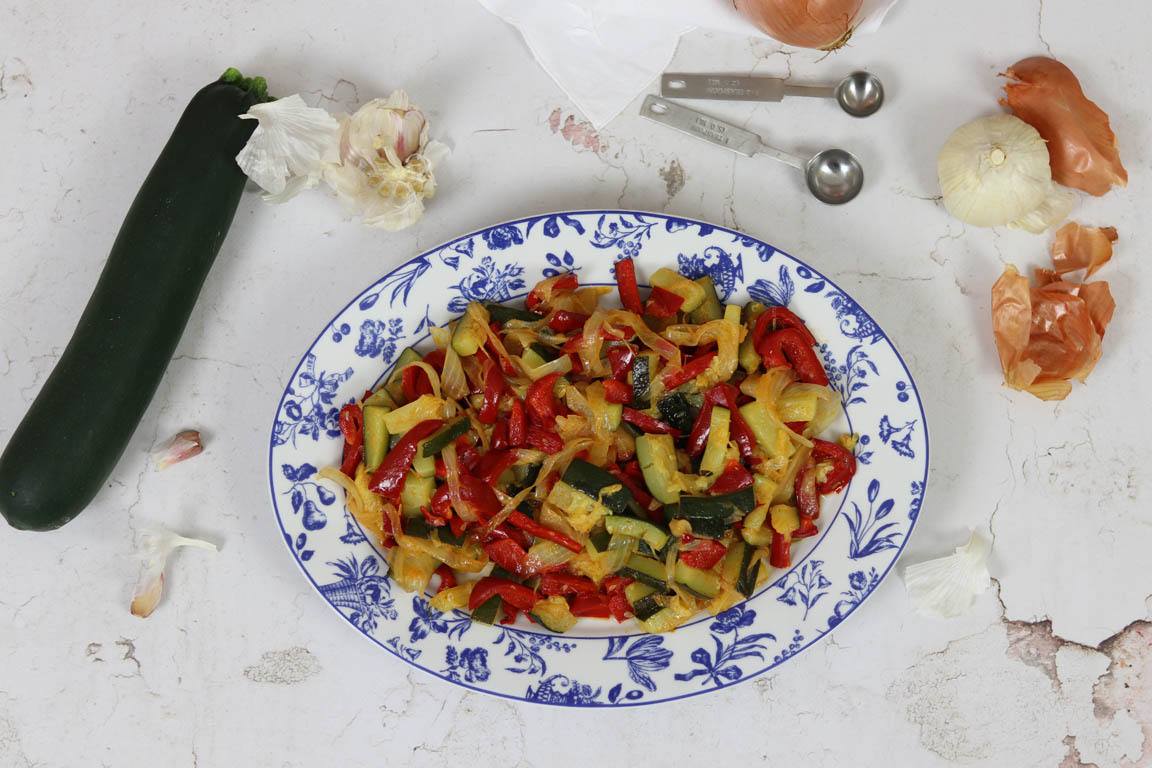0716A-Salteado-de-calabacin-pimiento-y-cebolla_Simple-Blending