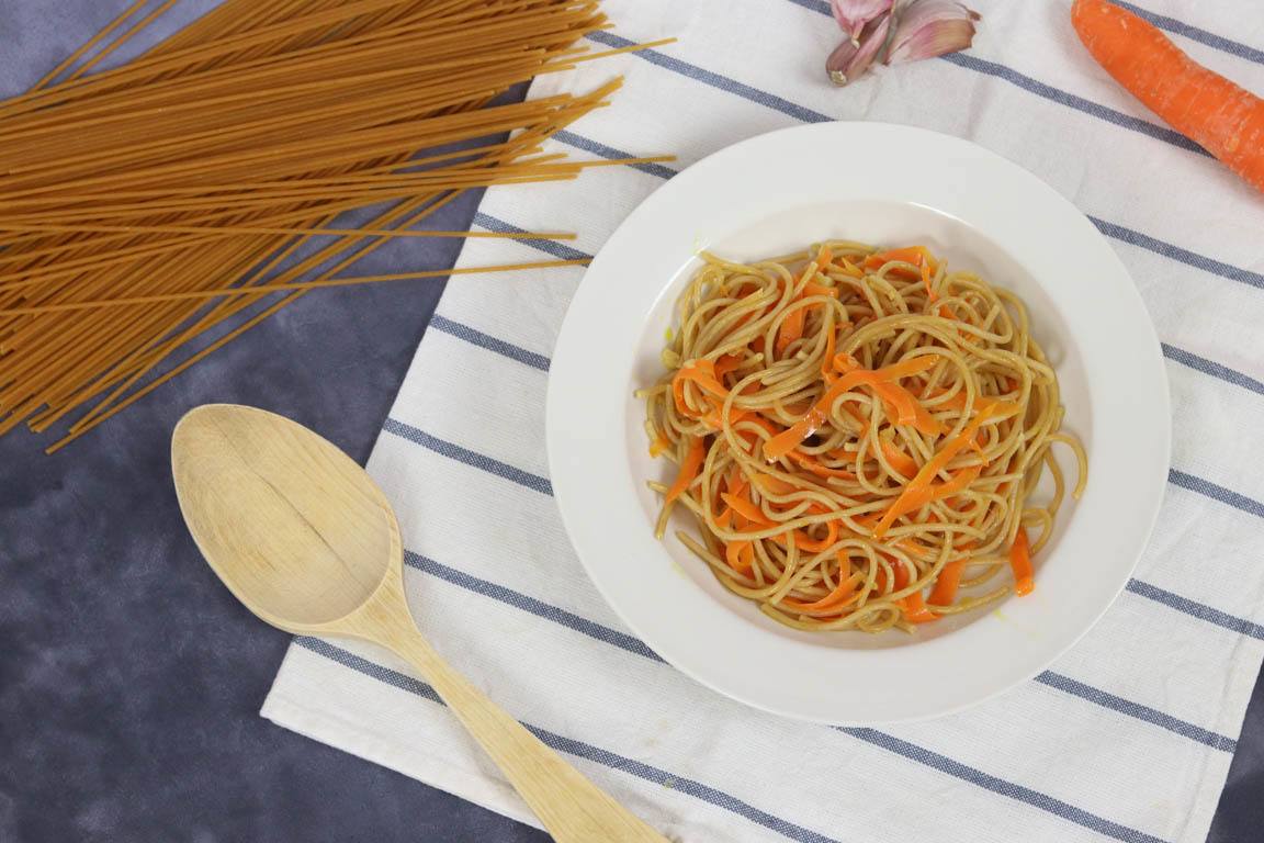 529B-Espaguetis-bicolor-con-ajo-y-guindilla_Simple-Blending