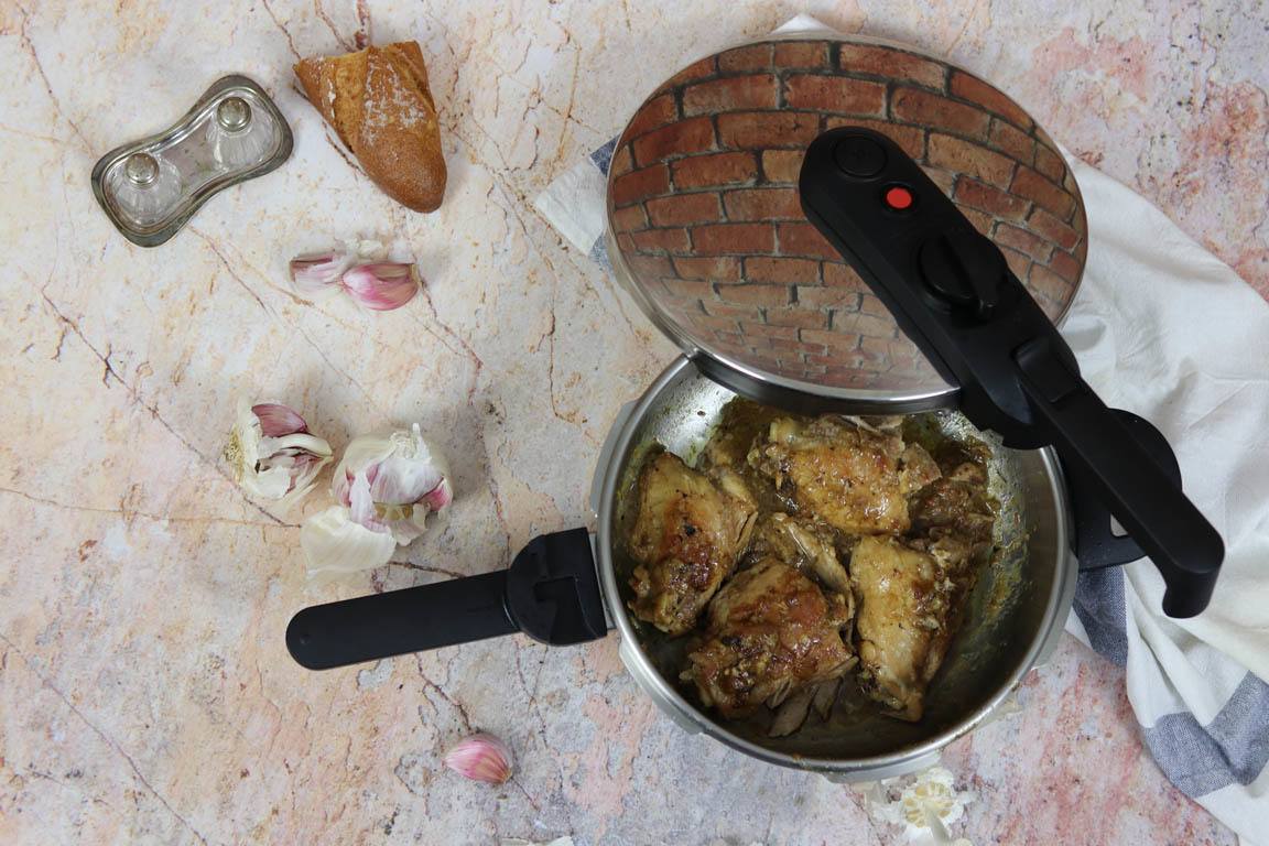 0750A-Pollo-con-salsa-de-ajo-y-finas-hierbas_Simple-Blending