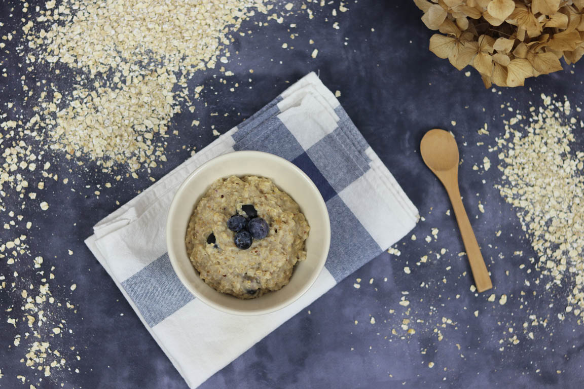0758A-Porridge-de-avena-con-arandanos-y-caramelo-de-datil_Simple-Blending