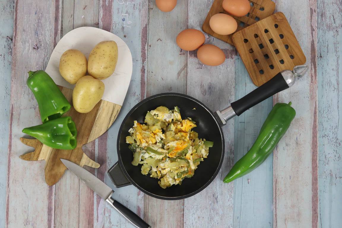 0838A-Huevos-revueltos-con-patatas-y-pimientos_Simple-Blending