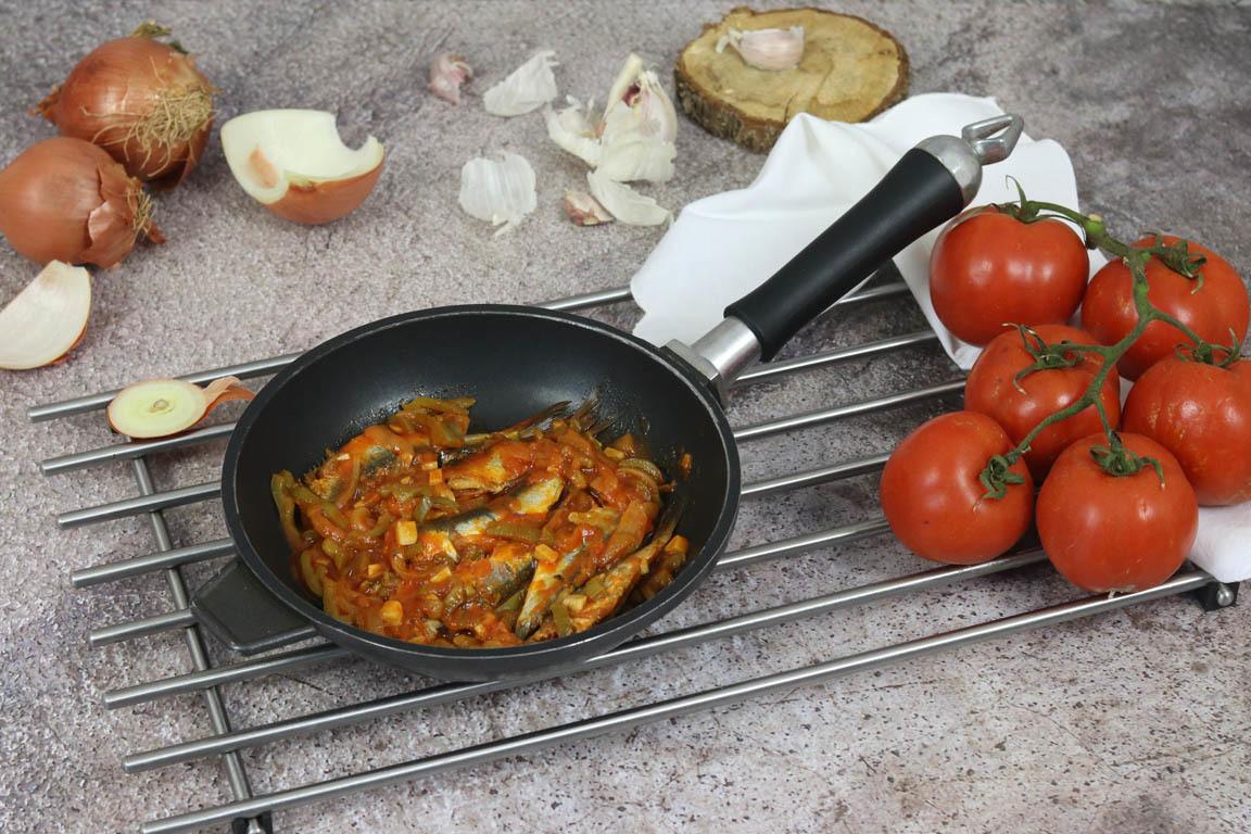 0845B-Sardinas-con-tomate-y-cebolla_Simple-Blending