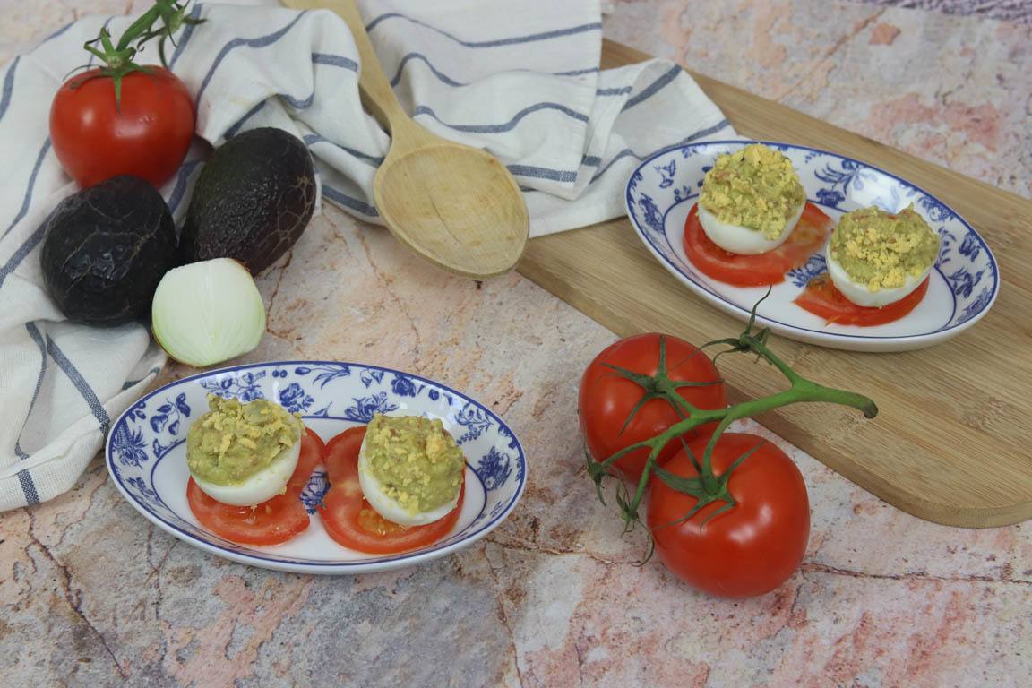 0895B-Huevos-rellenos-de-guacamole_Simple-Blending