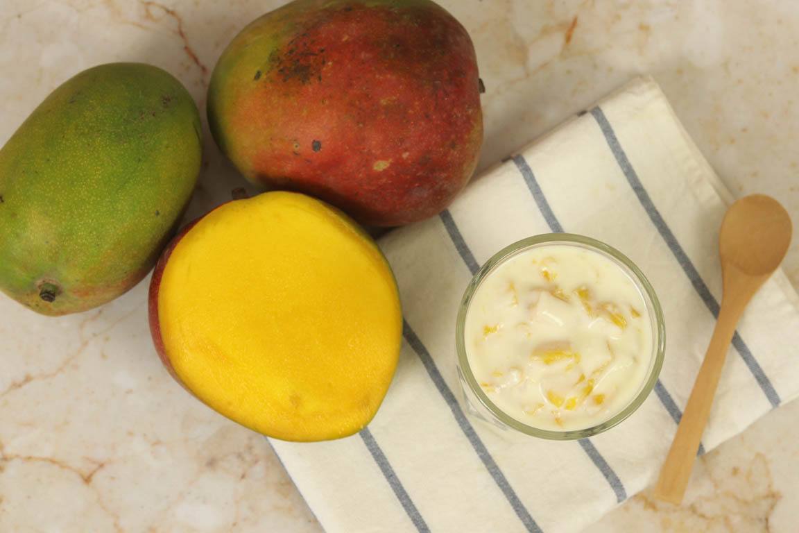 0921B-Yogur-natural-con-trozos-de-mango_Simple-Blending