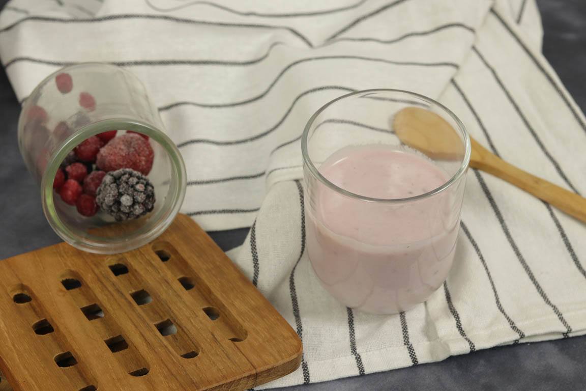 0968B-Yogur-casero-de-frutas-del-bosque_Simple-Blending