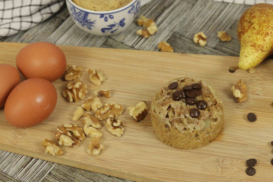 0971B-Mug-cake-de-pera-y-nueces_Simple-Blending