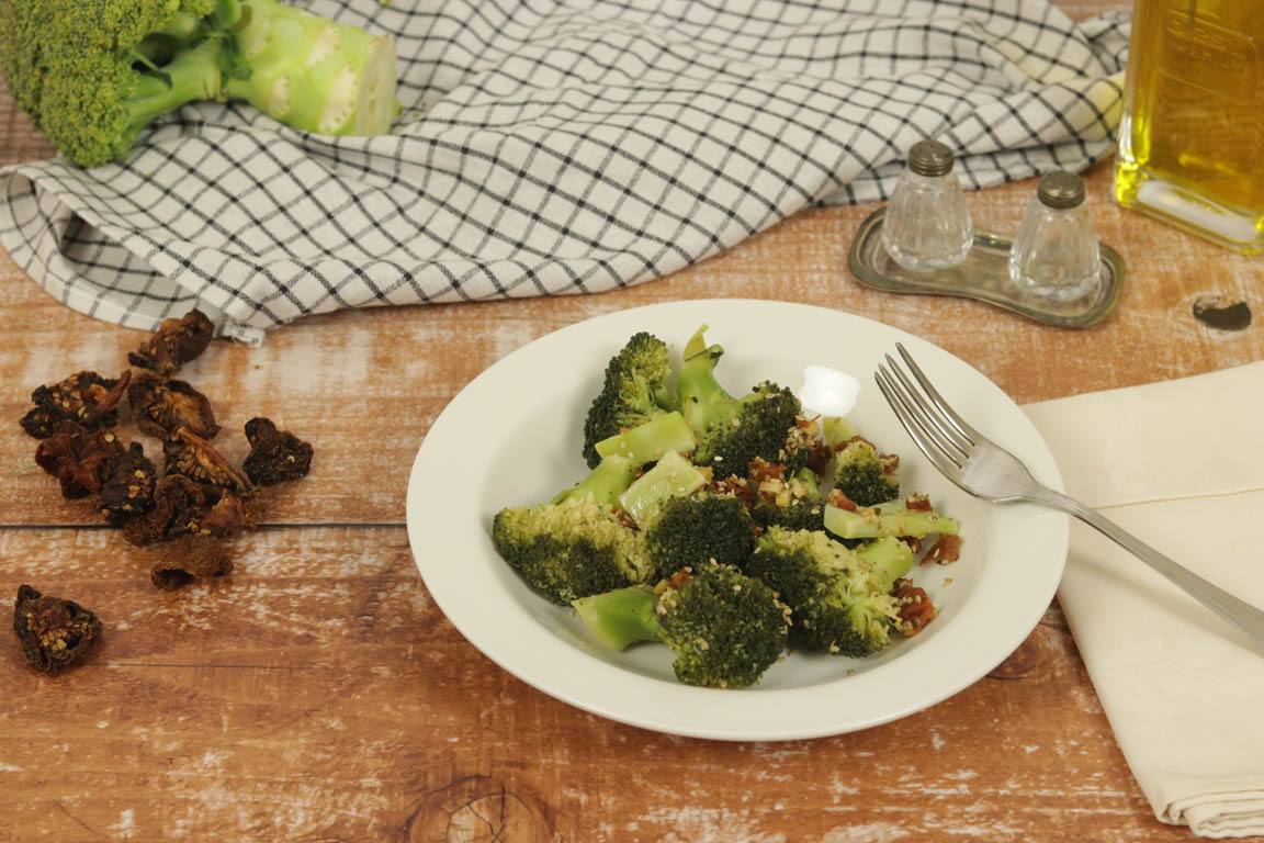 0983A-Brocoli-con-vinagreta-de-tomates-secos_Simple-Blending