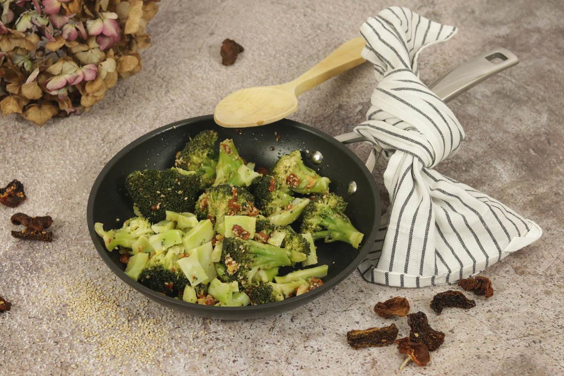 0983B-Brocoli-con-vinagreta-de-tomates-secos_Simple-Blending