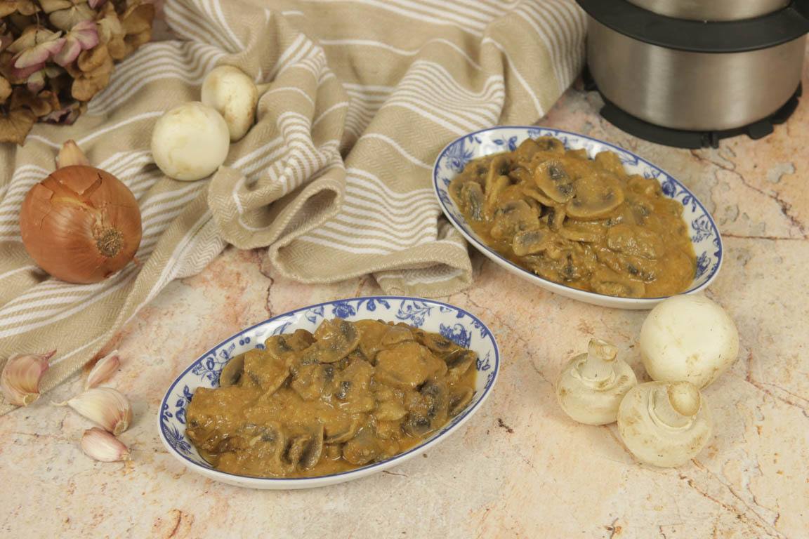 1030B-Champinones-en-salsa-de-pimenton_Simple-Blending