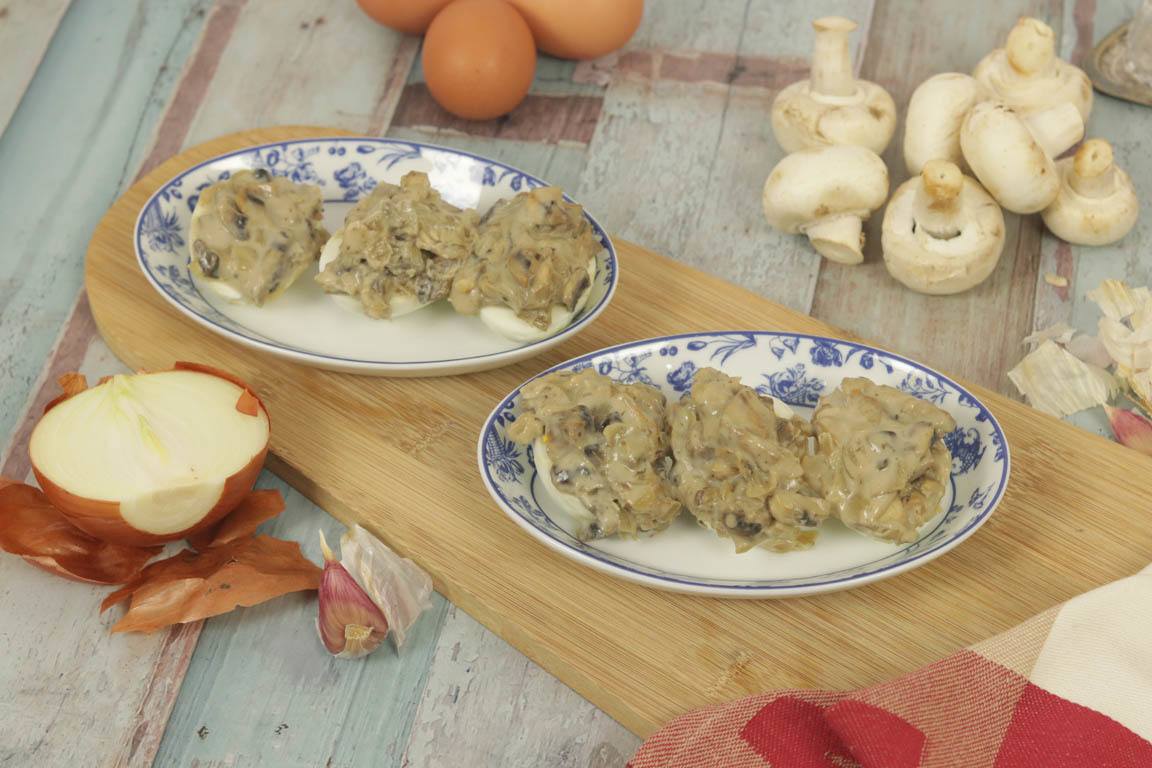 1056A-Huevos-rellenos-de-champinones-y-bechamel_Simple-Blending