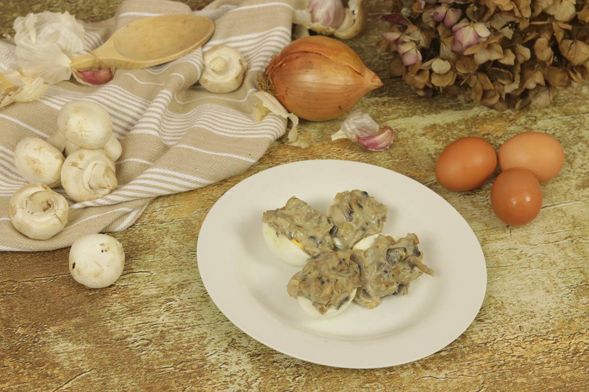 1056B-Huevos-rellenos-de-champinones-y-bechamel_Simple-Blending