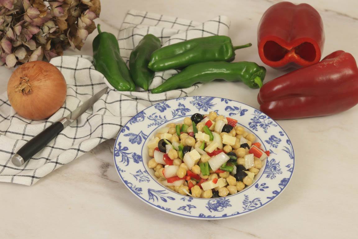 1058B-Ensalada-de-garbanzos-con-queso_Simple-Blending