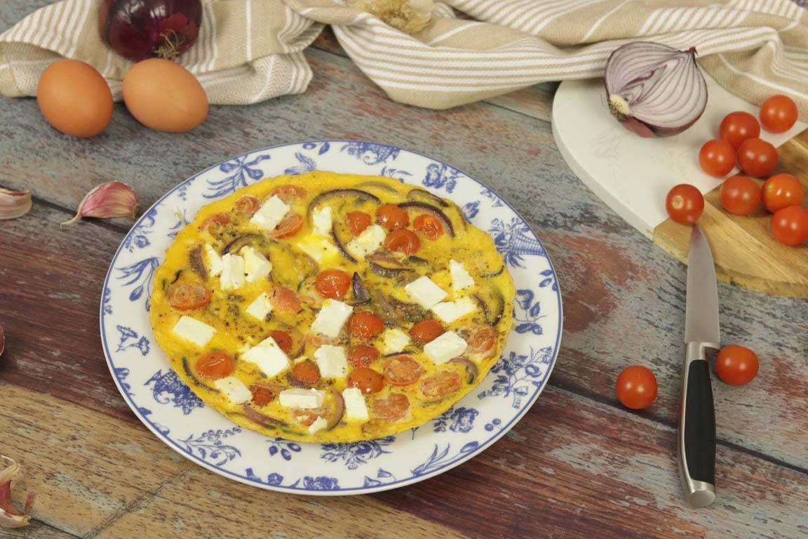 1060A-Fritatta-de-tomates-cherry-y-queso-feta_Simple-Blending