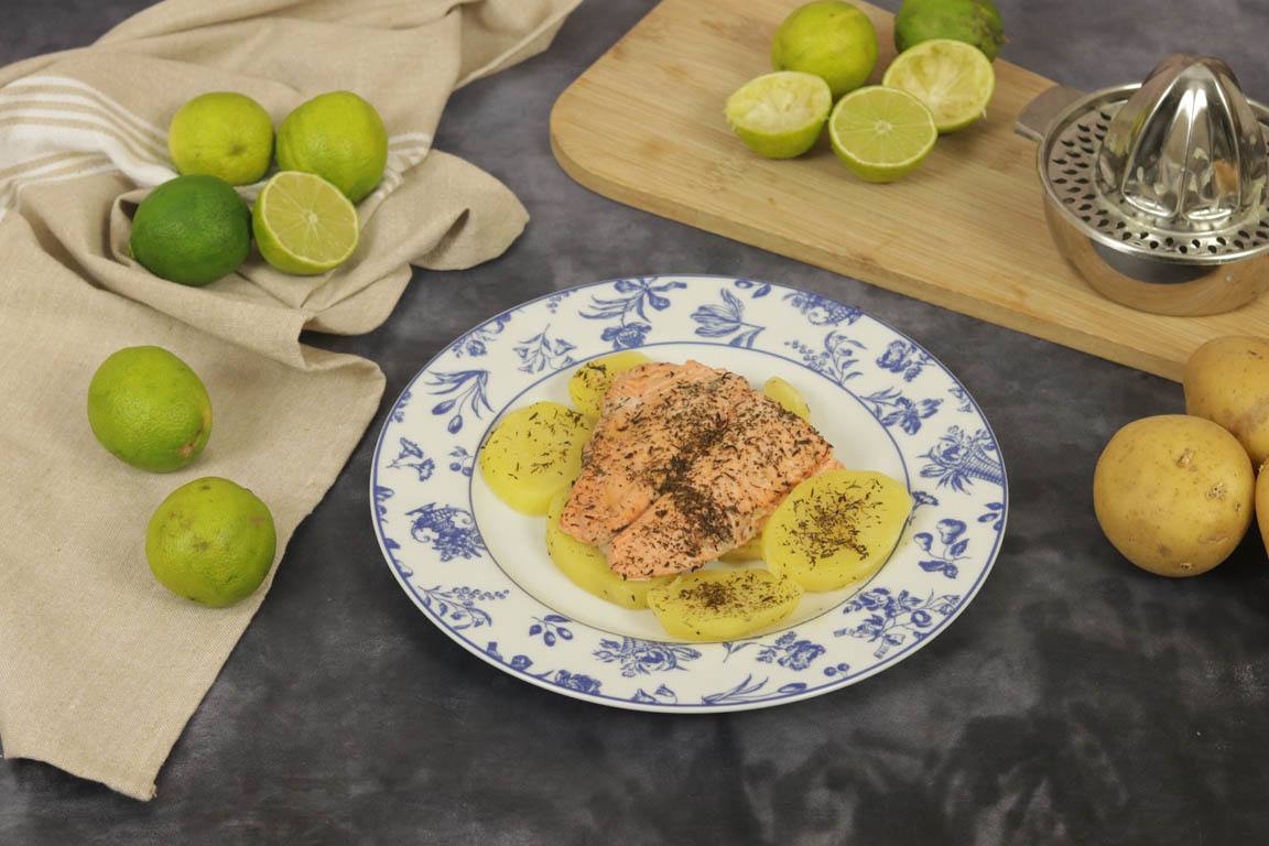 1098A-Trucha-asalmonada-con-lima-y-patatas_Simple-Blending