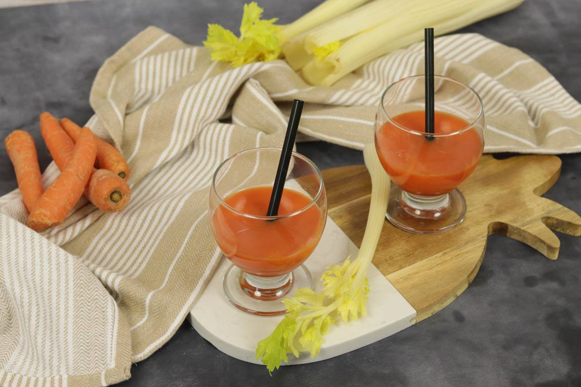 1123A-Jugo-de-apio-y-zanahoria_Simple-Blending
