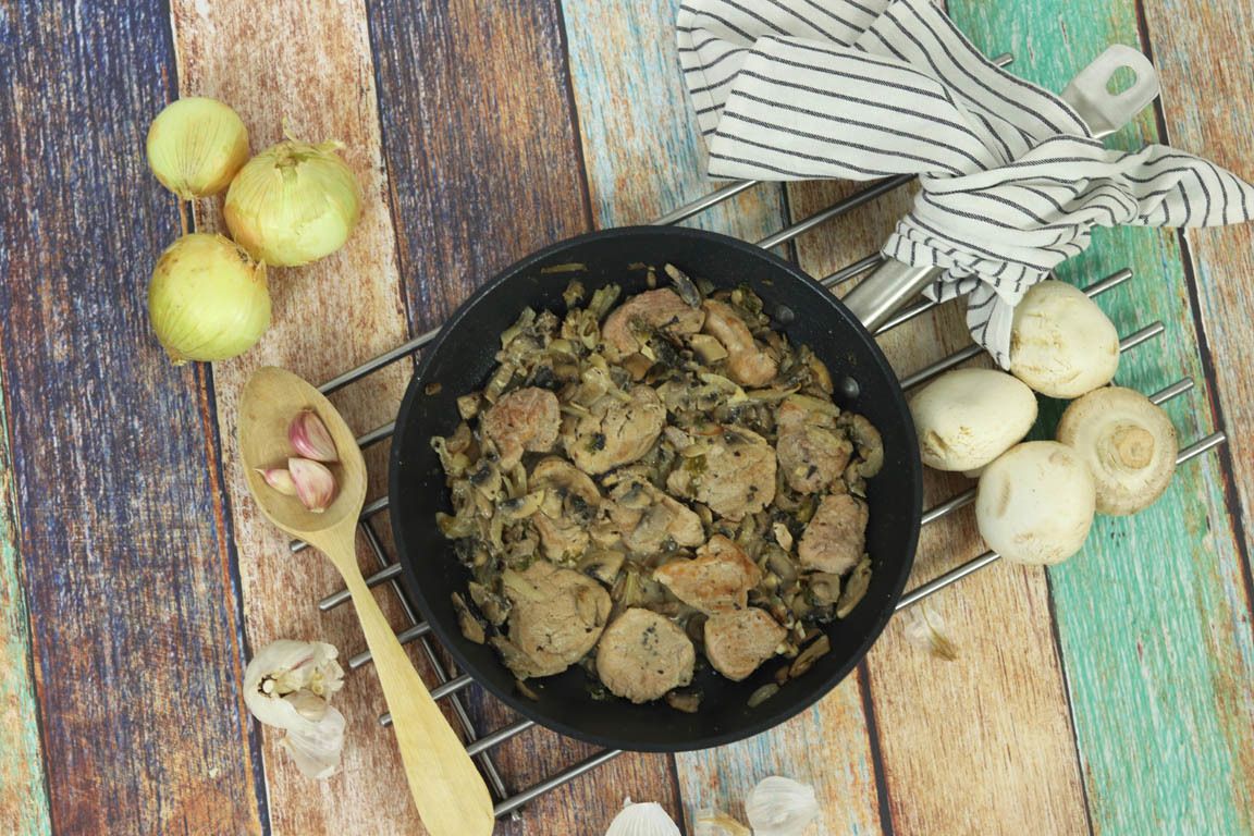 1193A-Solomillo-de-cerdo-con-salsa-de-champinones_Simple-Blending