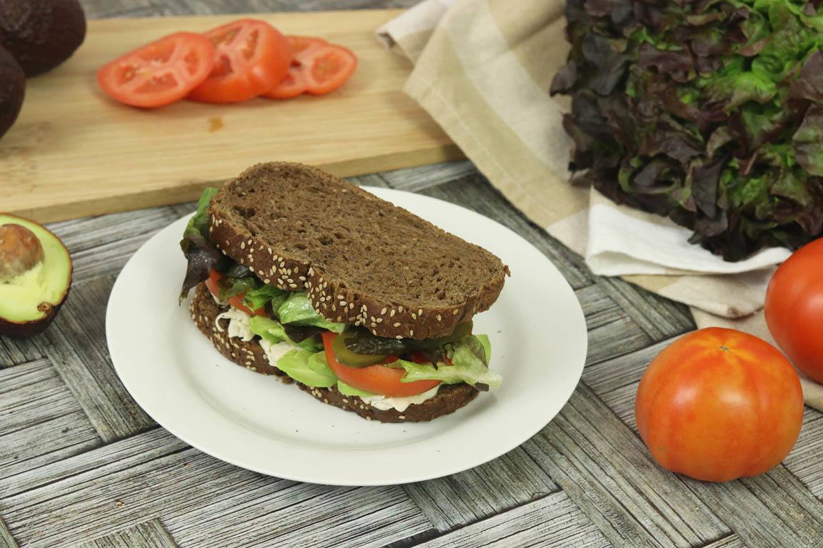 1210A-Sandwich-de-pollo-y-aguacate_Simple-Blending