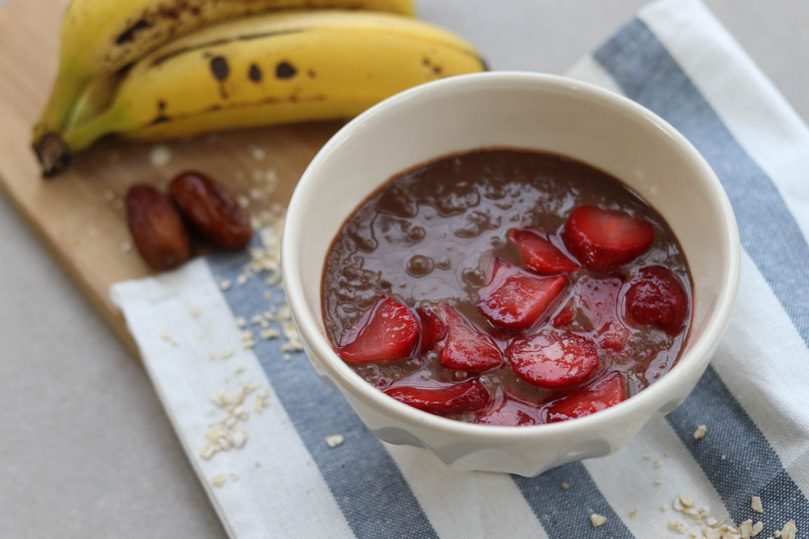 276B-Smoothie-bowl-de-fresas-con-chocolate_Simple-Blending