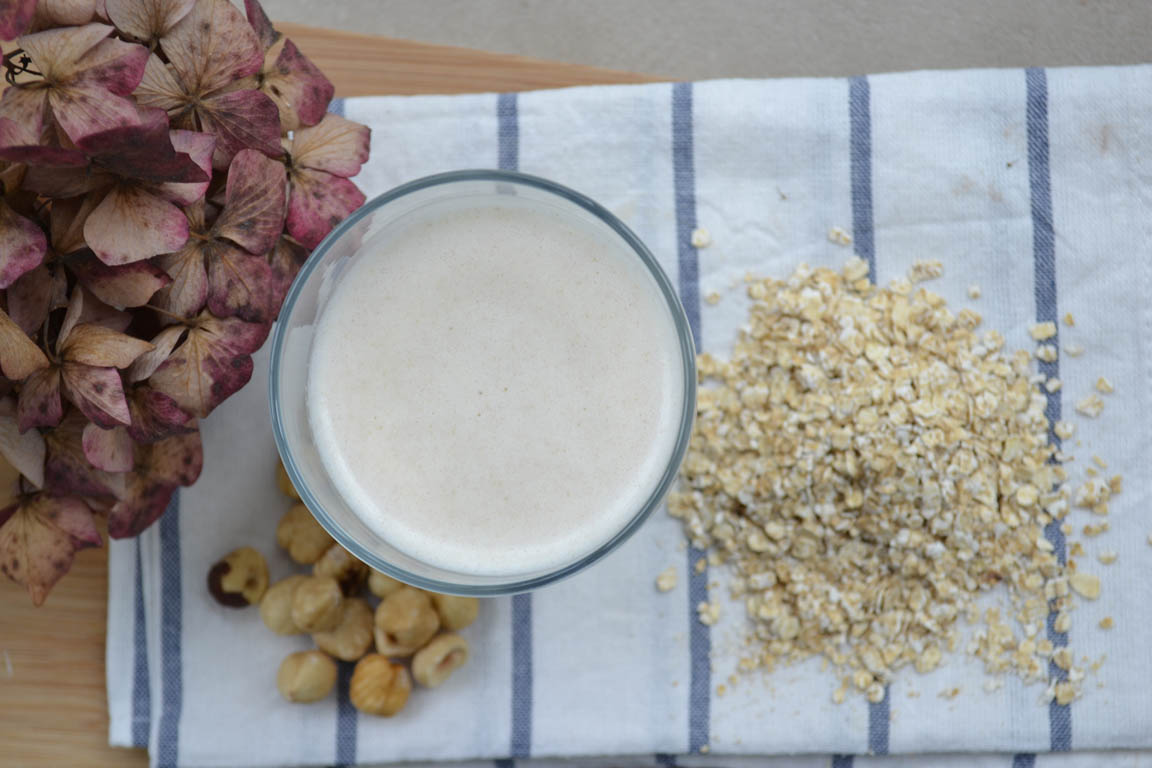 332A-Leche-de-avellanas-y-avena_Simple-Blending