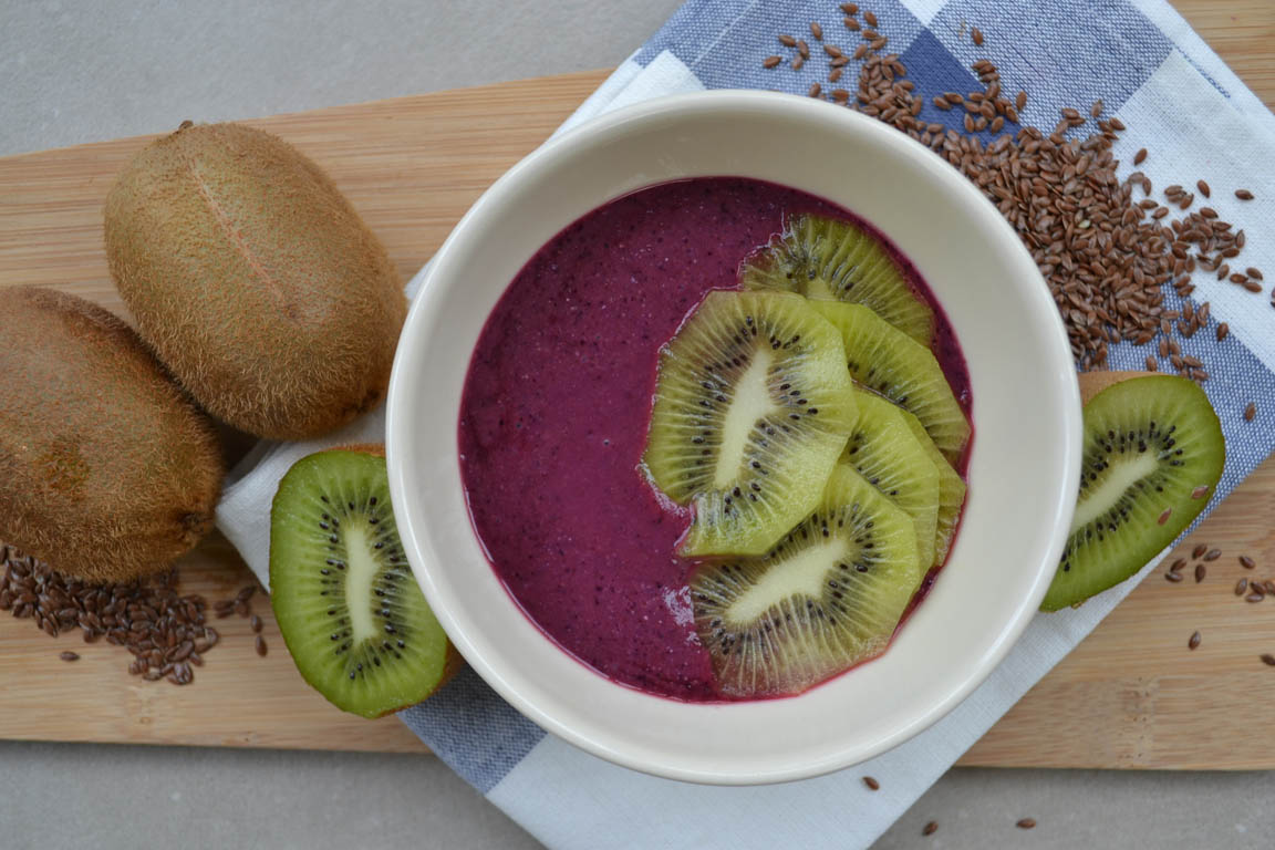 336A-Smoothie-bowl-antioxidante-con-remolacha-y-arandanos_Simple-Blending