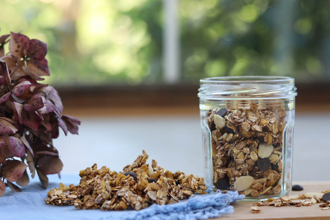 345B-Granola-de-6-cereales-con-chocolate-y-caramelo-de-ciruelas_Simple-Blending