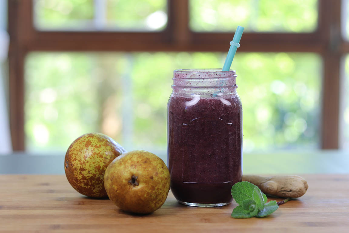 346A-Smoothie-verde-de-pera-y-arandanos_Simple-Blending