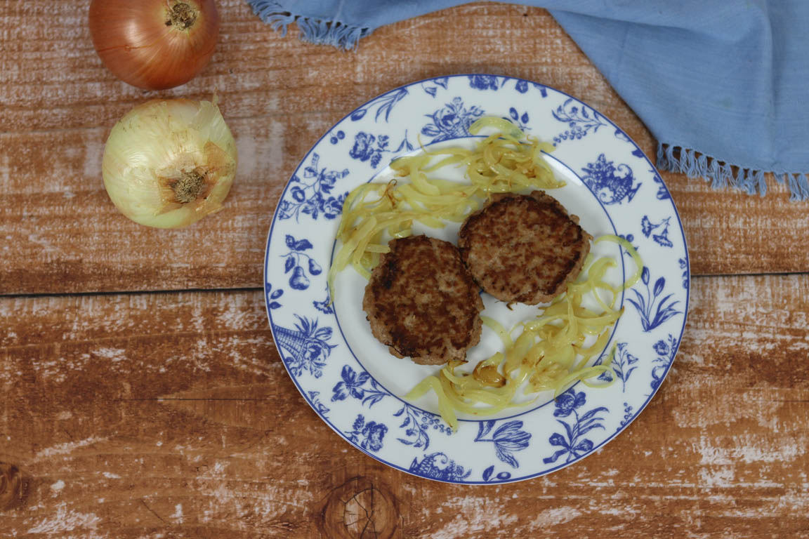449B-Hamburguesas-con-cebolla-caramelizada_Simple-Blending